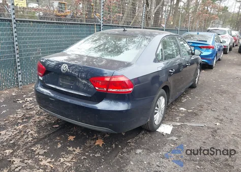 2014 Volkswagen Passat 2.5L S z USA, uszkodzony, nr VIN 1VWAP7A30EC003467